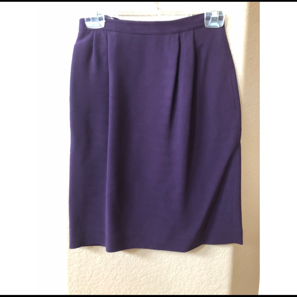 Skirtsuit - Picture 2 of 3